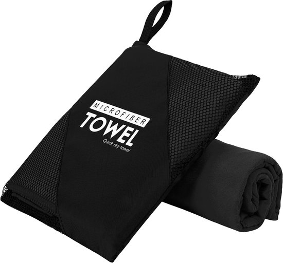 Zwarte microvezel handdoek met tas. "MICROFIBER TOWEL Quick dry towel" op de tas.