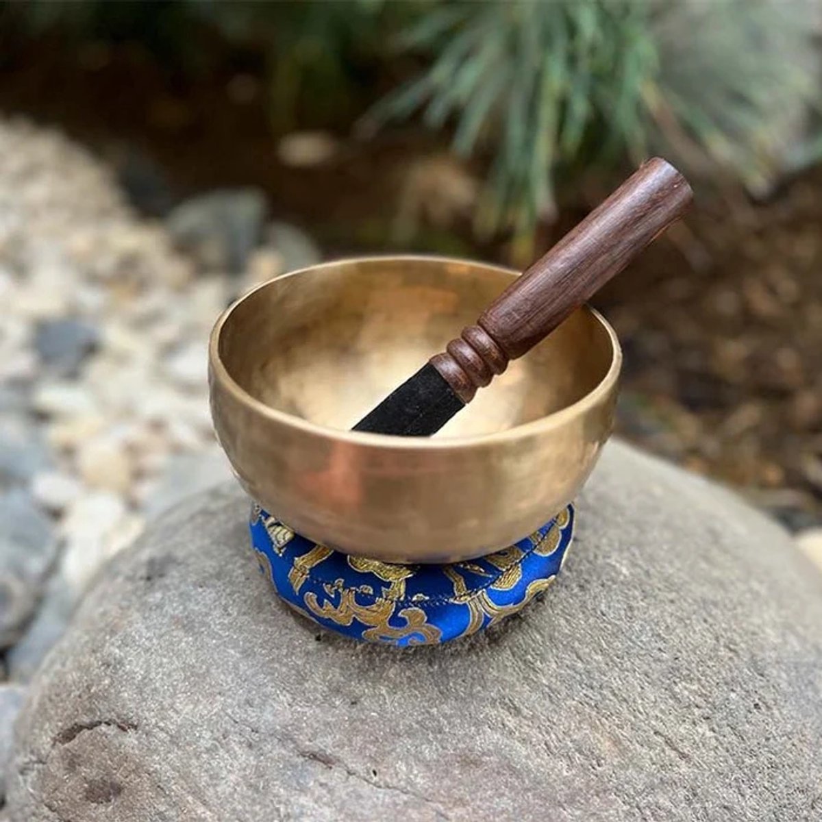 LIDAH® Klankschaal - 14 cm Tibetaanse Klankschaal - Meditatie Schaal met Klopper , Aanstrijkhout & Kussen - Singing Bowl Klank Schaal Set - voor Yoga, Chakra, Mindfulness
