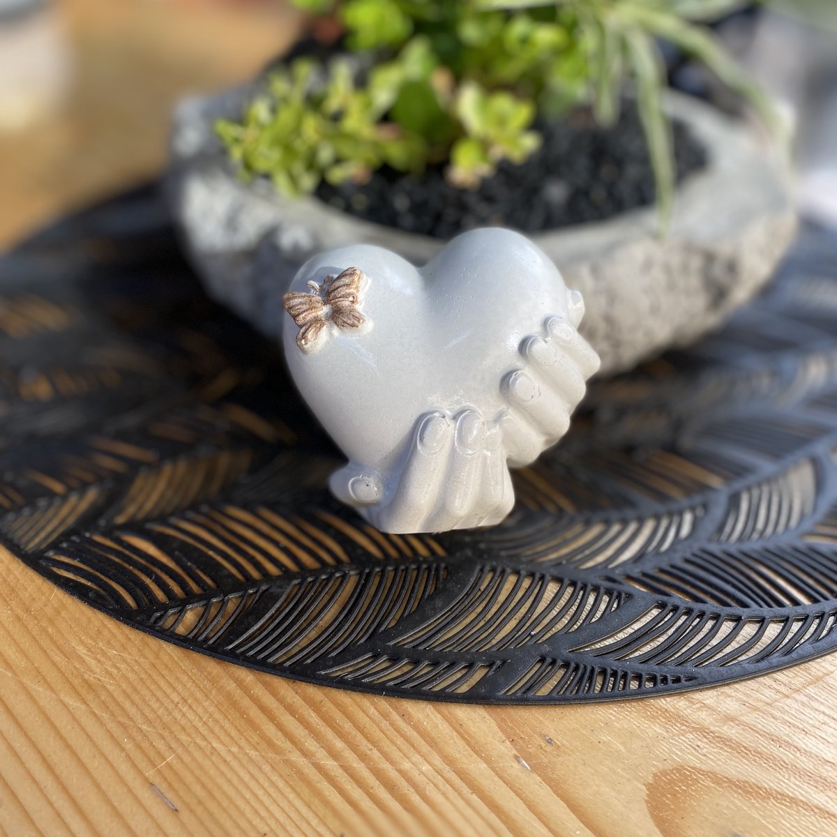 Hart in Handen Herdenkingsbeeld | Grafdecoratie | Herdenking