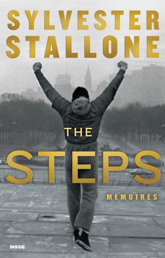 Boekomslag: Sylvester Stallone, 'The Steps' - Memoires. Mannenfiguur met gebalde vuisten omhoog op de beroemde trappen.