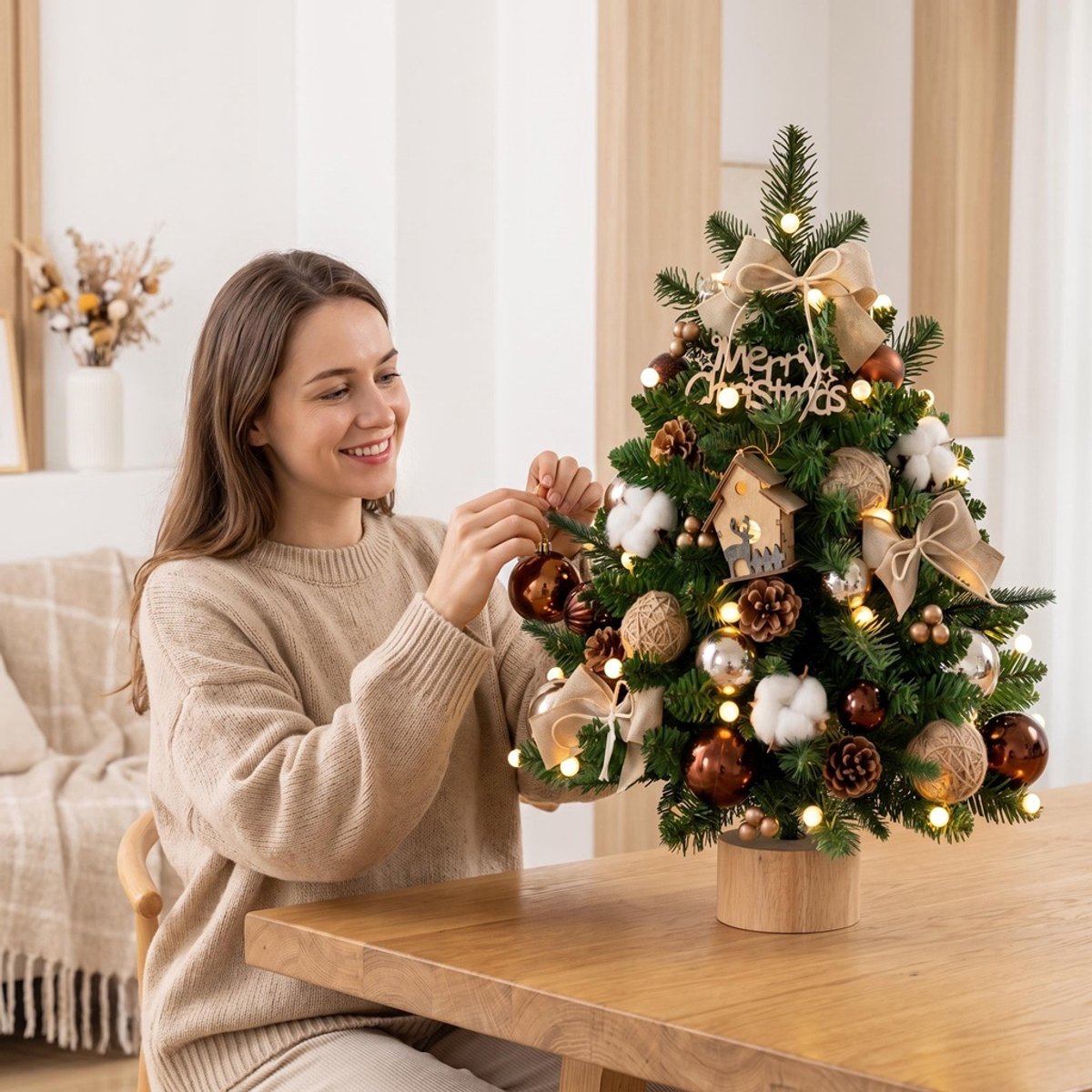 Mini Kunstkerstboom 60 cm- Tafelkerstboom 60 cm met LED, Kerstdecoratie, PVC+PE & Houten Voet – Sfeervolle Tafelkerstboom – Tafel Decoratie – Kerst Versiering voor Thuis & Kantoor – foto 5