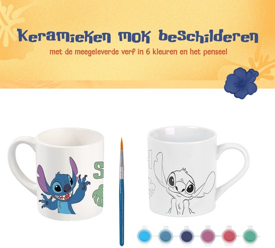 Twee keramieken mokken, één met Stitch-figuur, één als lijntekening, met verf en penseel.