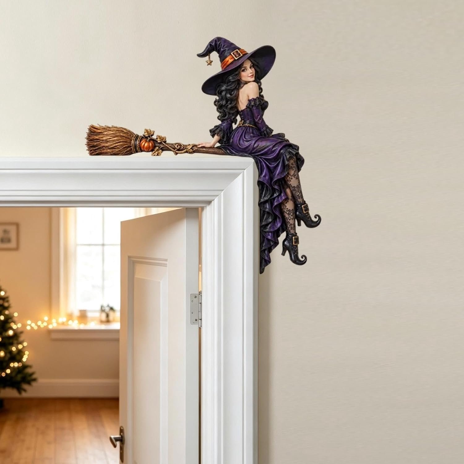 2D plat houten heks op bezem deurhoek decoratie - L‑vormige Halloween heks deurtopper - mystiek gotisch muurhoek bord - griezelige feest en seizoensdecoratie voor thuis