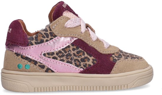 BunniesJR sneaker in luipaardprint met bordeaux suède en glanzend roze accent.