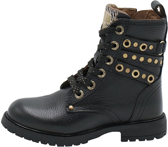 Zwarte leren bikerboot met studs, ringen en gevlekte tong met Develab Girls logo.