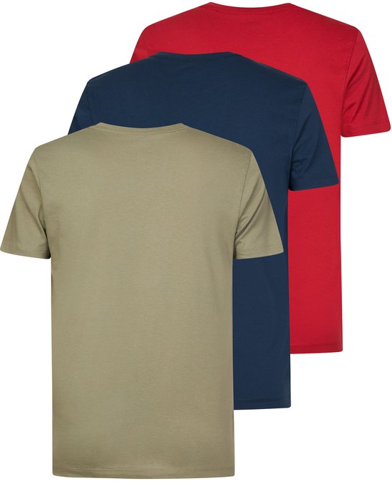 Drie T-shirts in olijfgroen, donkerblauw en rood, van achteren gezien.
