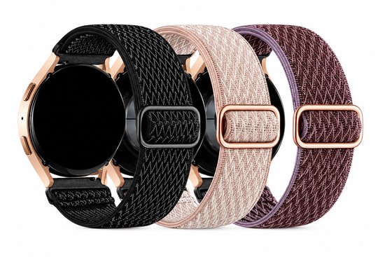Drie geweven horlogebandjes in zwart, beige en bordeaux bevestigd aan drie zwarte smartwatches.