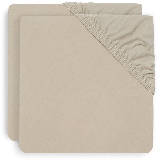 Twee beige jersey hoeslakens voor een ledikant, 60x120cm.