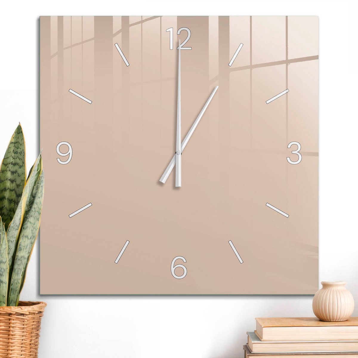 ArtPrintCave Beige Glazen Klok - 60x60 cm - Wandklok Vierkant - Warm Beige Stille Wandklok - Abstractie Wandklok Keuken - Witte Klokwijzers