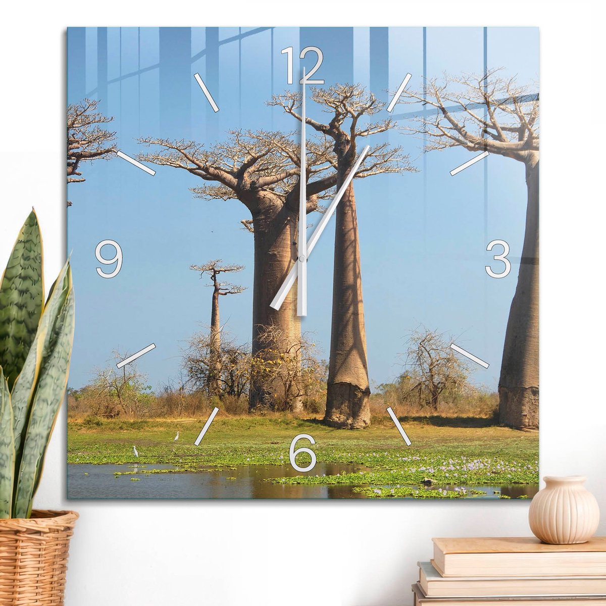 ArtPrintCave Blauw Glazen Klok - 60x60 cm - Wandklok Vierkant - Afrikaans Landschap Wandklok Keuken - Landschappen Unieke Klok - Witte Klokwijzers