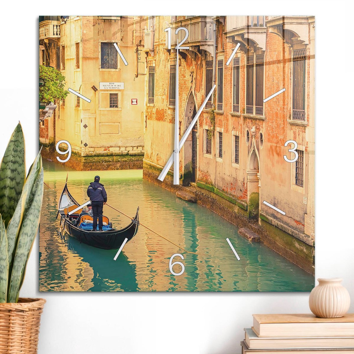 ArtPrintCave Beige Glazen Klok - 60x60 cm - Wandklok Vierkant - Kanaal Van Venetië Stille Wandklok - Architectuur Wandklok Keuken - Witte Klokwijzers