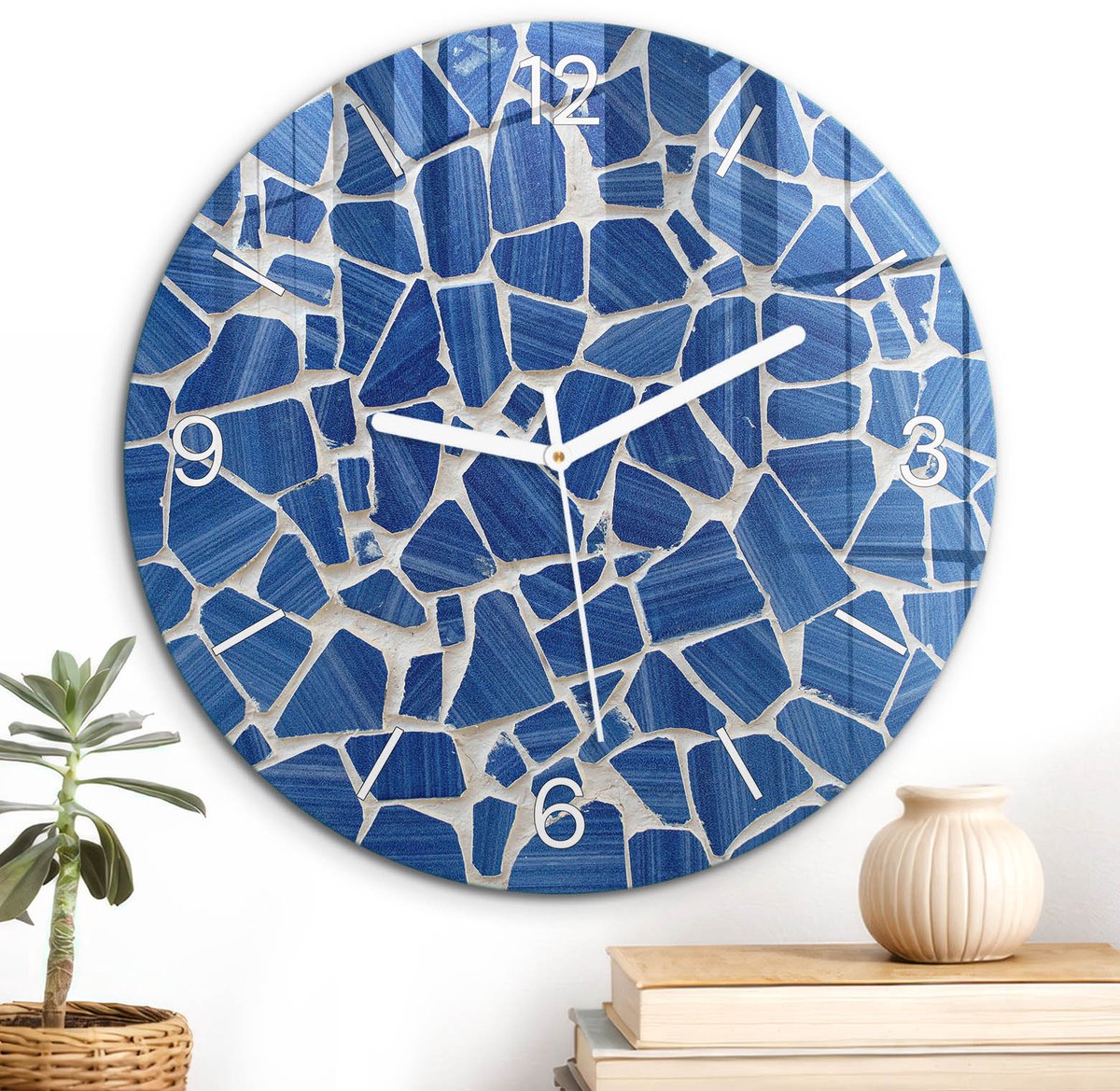 ArtPrintCave Blauw Glazen Klok - Wandklok 30 cm - Muurklok Rond - Blauw Mozaïek Wandklok Keuken - Abstractie Unieke Klok - Witte Klokwijzers