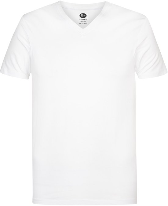 Een wit T-shirt met V-hals en korte mouwen van Petrol Industries.