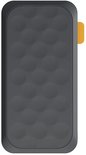 Bovenaanzicht van de zwarte Xtorm powerbank met cirkelpatroon en oranje label.