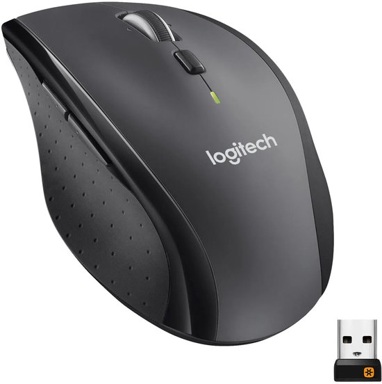 Zwarte Logitech muis en bijbehorende kleine USB-ontvanger.