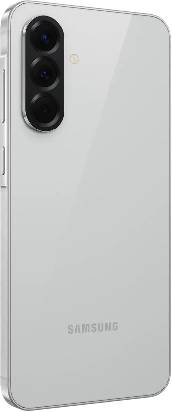 Achterkant van een grijze smartphone met verticale cameramodule en het Samsung-logo onderaan.