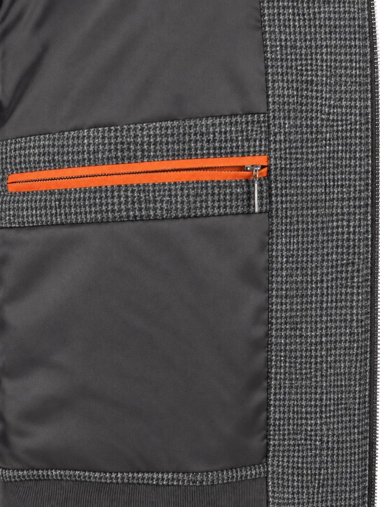 Binnenkant van het jack met zwarte voering en een binnenzak met feloranje ritsaccent.