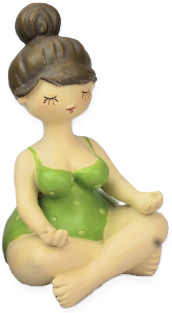 Inware Woonkamer decoratie beeldje - yoga houding - dikke of mollige dame - yoga pakje groen - 12 cm - vrouwen op het strand