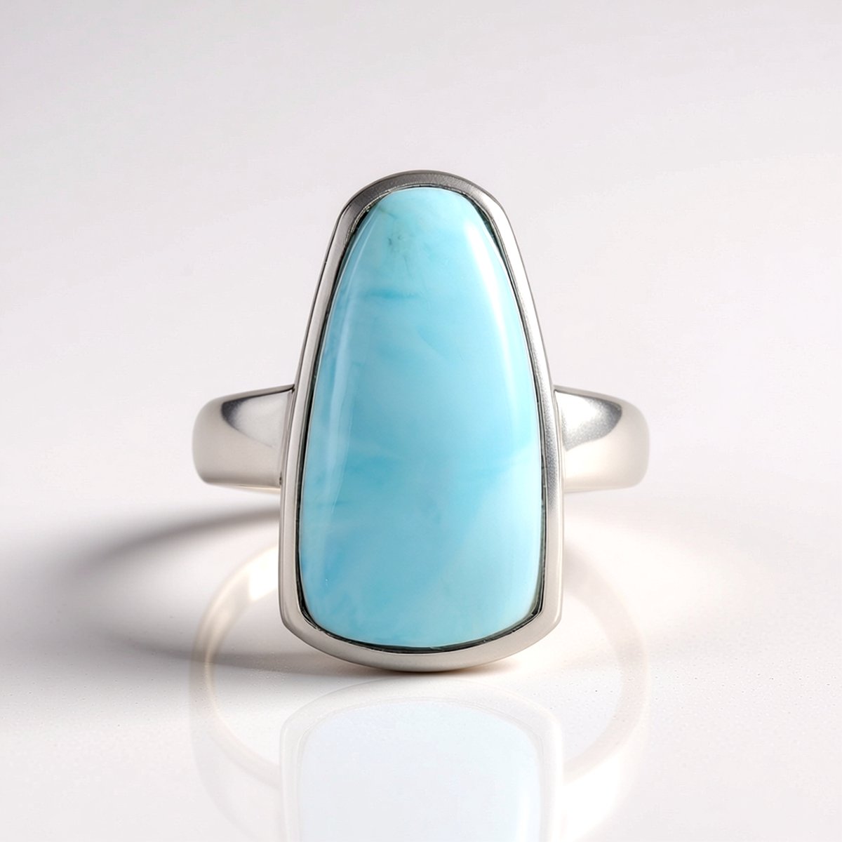 Cavill - Larimar Ring 12.6 ct Fancy Cabochon - 925 Sterling Zilver Gerhodineerd - Elegante Ring met Blauwe Edelsteen uit Dominicaanse Republiek