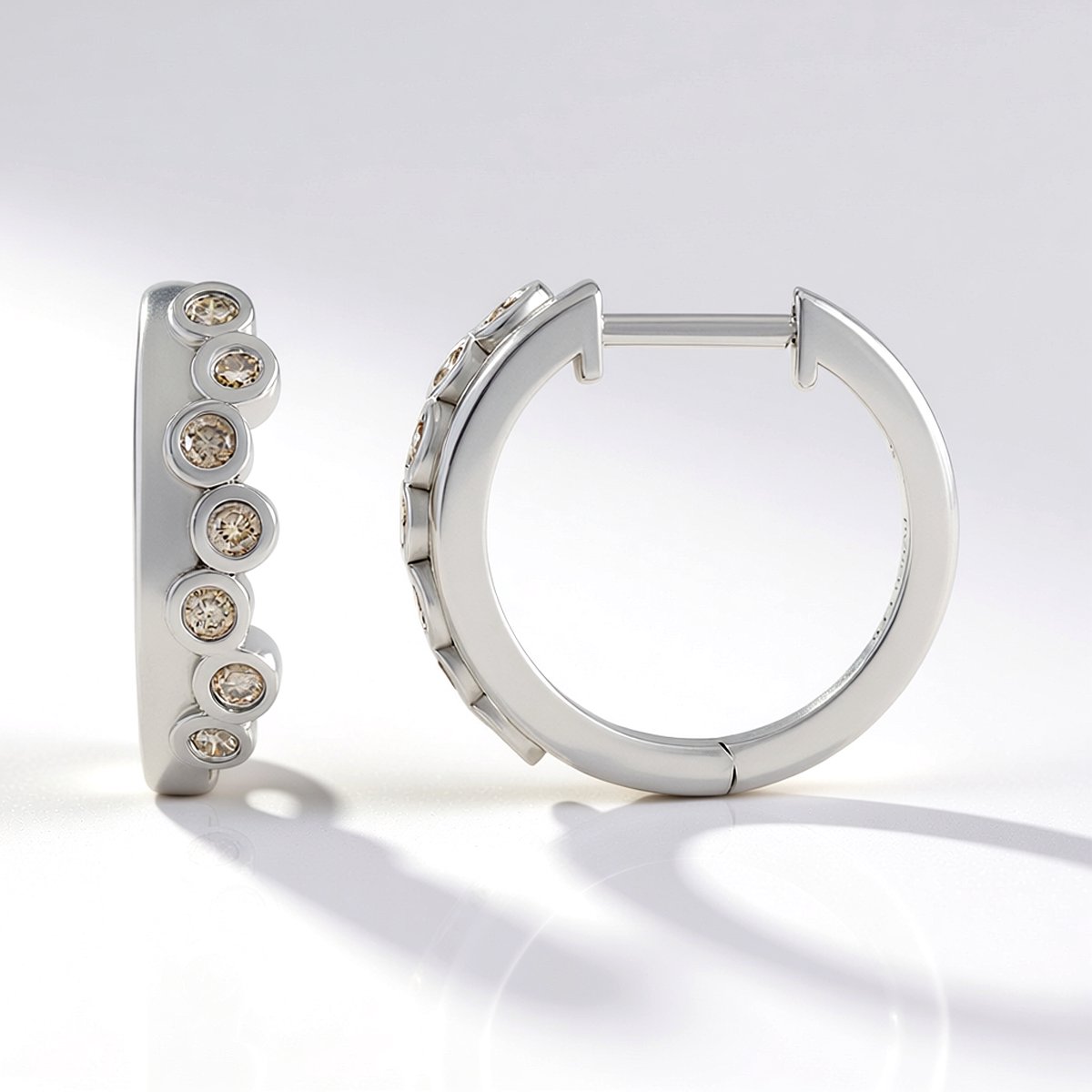 Cavill - Luxe Zilveren Oorbellen - 925 Sterling Zilver Gerhodineerd - Afrikaanse Bruine Diamanten 0,247 ct - Ronde Briljant Bezel Zetting