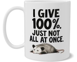 Mok met Luie Opossum en Grappige Quote I Give 100 Percent Just Not All At Once Dubbelzijdige Print Beker Droge Kantoorhumor Cadeau voor Luilak, Collega en Dierenvriend