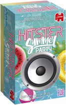 Doos met het spel Hitster Summer Party. De doos heeft een zomerse, watermeloen- en ananasprint met een luidspreker.