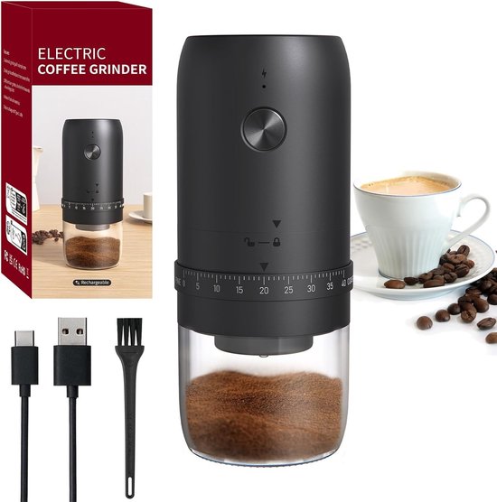 Zwarte elektrische koffiemolen met laadkabels, borstel, op de verpakking en naast een kopje koffie.