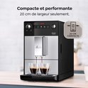 Volautomatische espressomachine met chrome uitloop, die twee koppen koffie zet, en een icoon van 20cm breed.