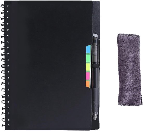 Zwart notitieboek met spiraalbinding, pen en een grijze doek.