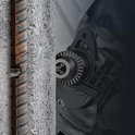 Boormachine die soepel door beton met metalen wapening boort met een gespecialiseerde betonboor.