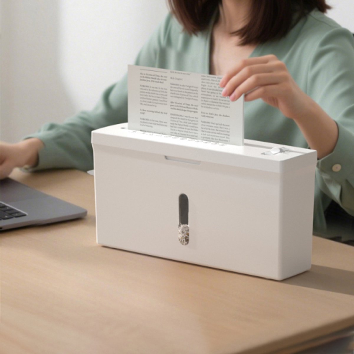 Mini P-5 papiervernietiger met hoge beveiliging, capaciteit van 4 vellen, microversnippering, kleine draagbare desktopvernietiger voor thuis- en persoonlijk gebruik, anti-vastloopsysteem, stille werking, lichtgewicht, afvalbak van 7,5 liter