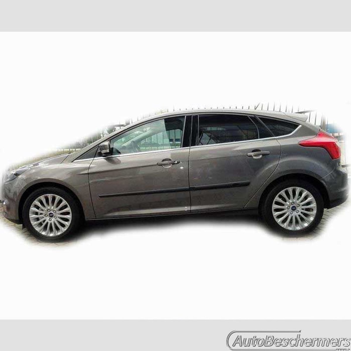 Stootlijsten set zwart voor Ford Focus 5-deurs 06.2011-2015. De stootstrips zijn zelfklevend. Set a 4 stuks (#0014)