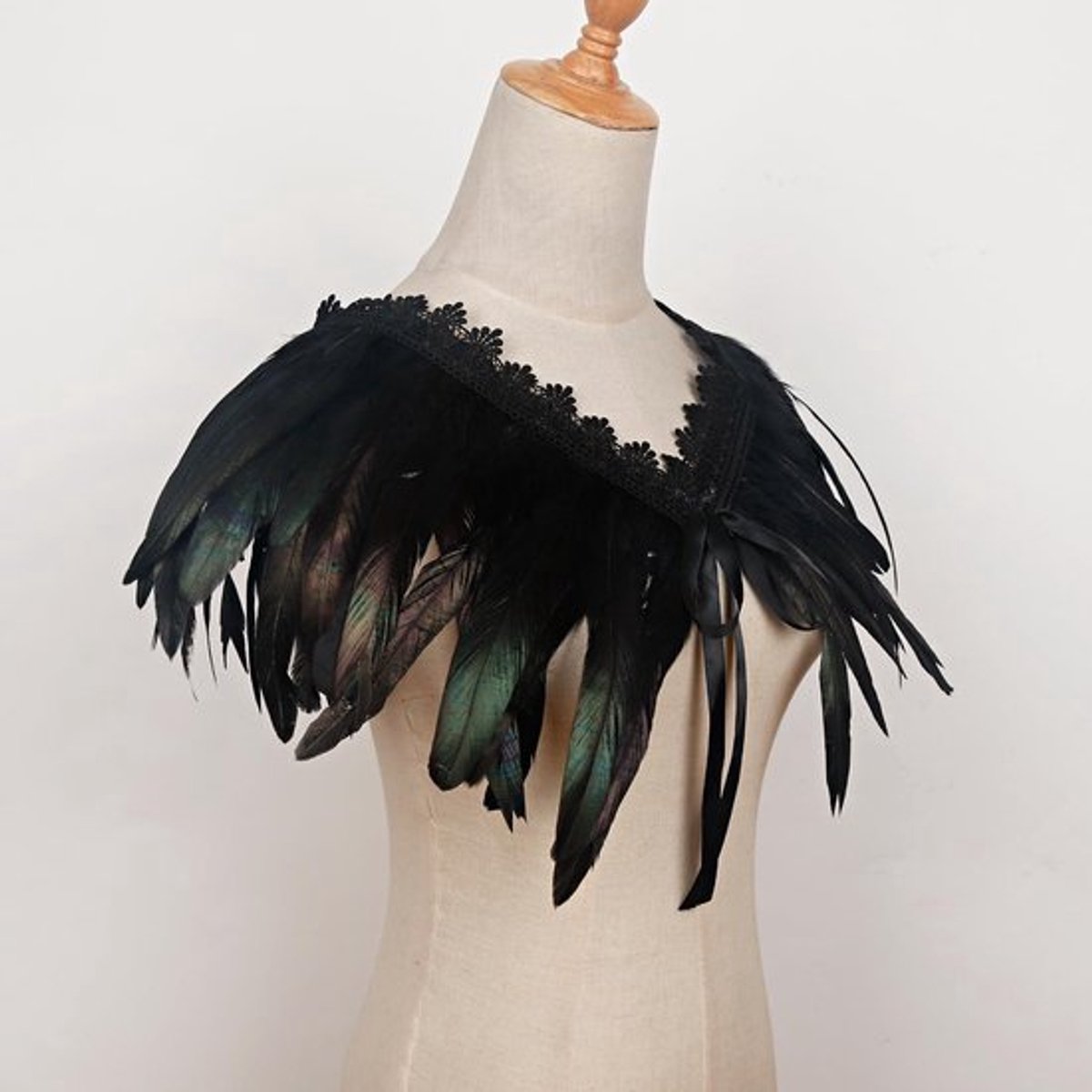 Allecto Plus - Dames Feather Sjaal Met Zwarte Poncho-kraag In Een