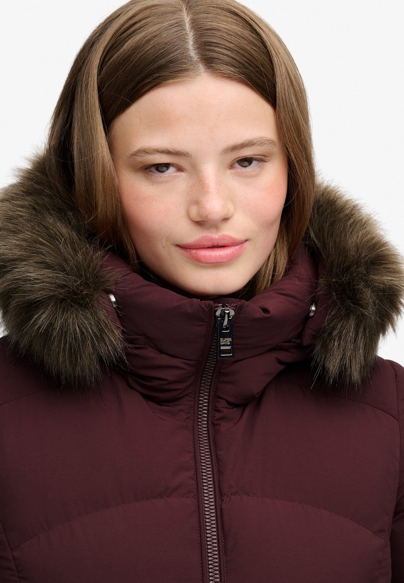 Superdry Fuji Jas Met Capuchon En Imitatiebont Dames Gewatteerde jassen Donker Ossenbloed