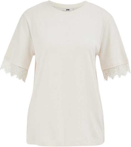 Crèmekleurig T-shirt met korte mouwen en kanten afwerking.