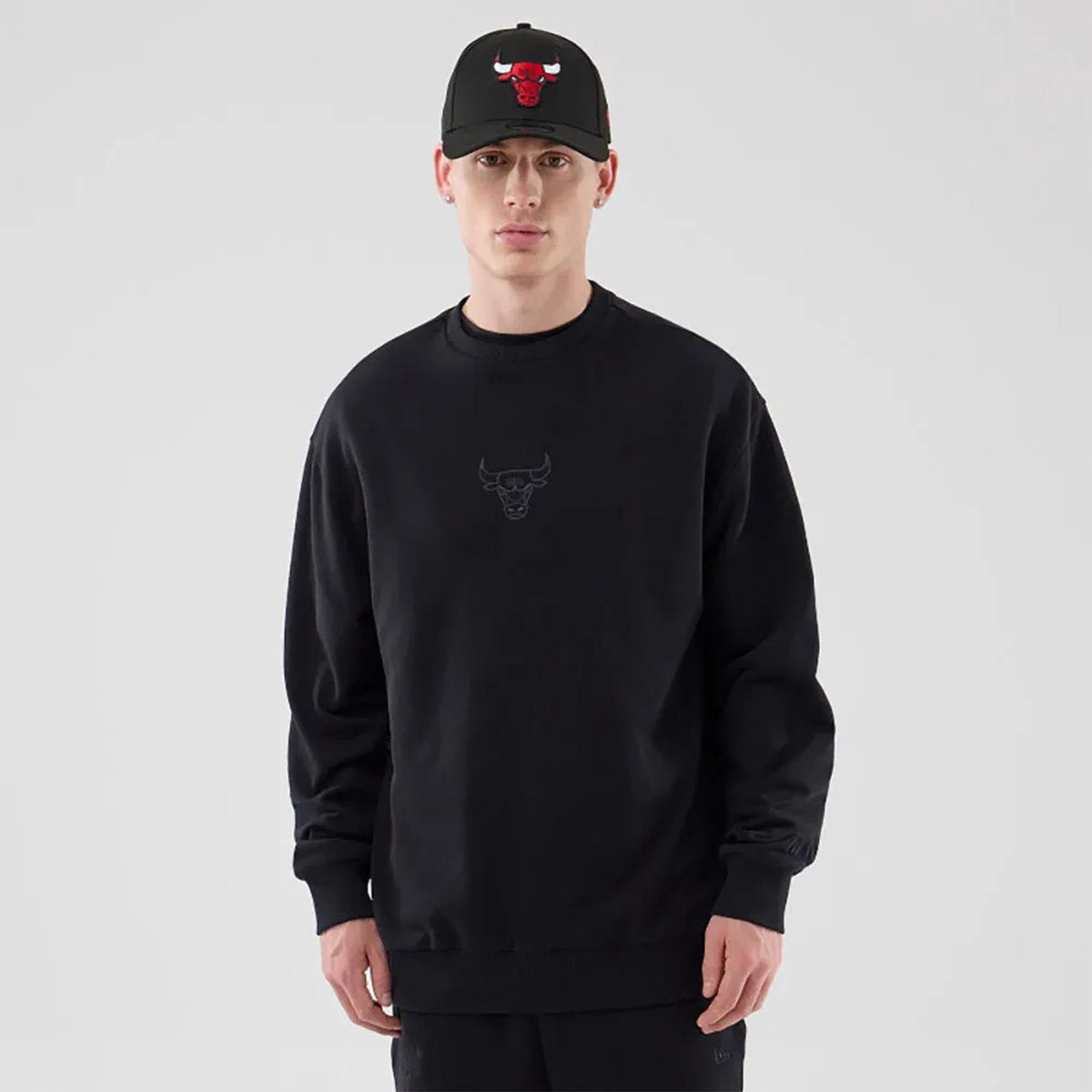 New Era Nba Le Oversize Tonal Crew Ft Chicago Bulls Sweatshirt S Man Zwart