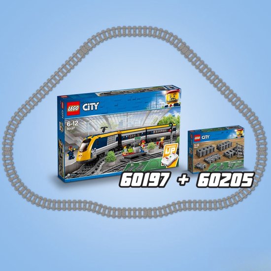 LEGO City treinrails worden rond twee LEGO-dozen getoond: 60197 en 60205.