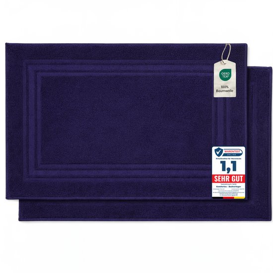 Twee donkerblauwe katoenen badmatten met OEKO-TEX label en "Sehr Gut" certificering.