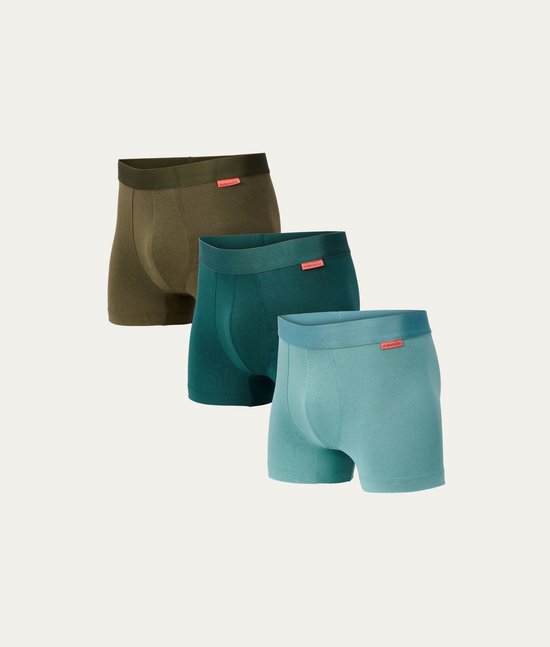 Drie Undiemeister boxershorts in verschillende groentinten: legergroen, diepgroen en lichtblauwgroen. Zonder logo.