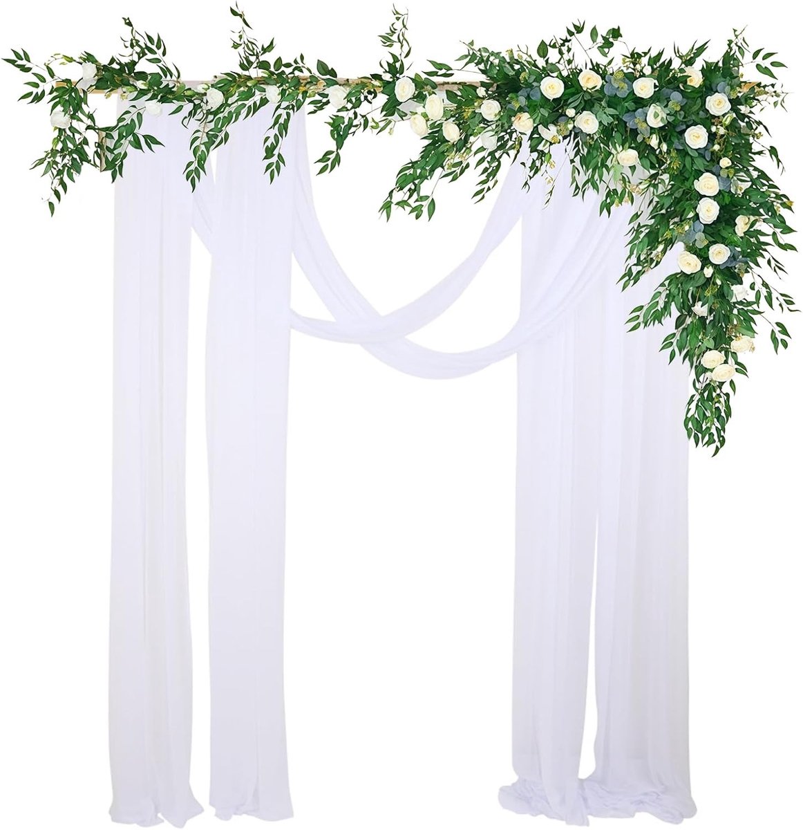 Sfeervolle Trouwhangmat voor Ceremonie met Decoratieve Gordijnen en Boog voor Bruiloft