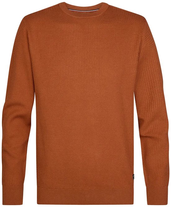 Oranje trui met ronde hals, lange mouwen en structuur, op witte achtergrond.