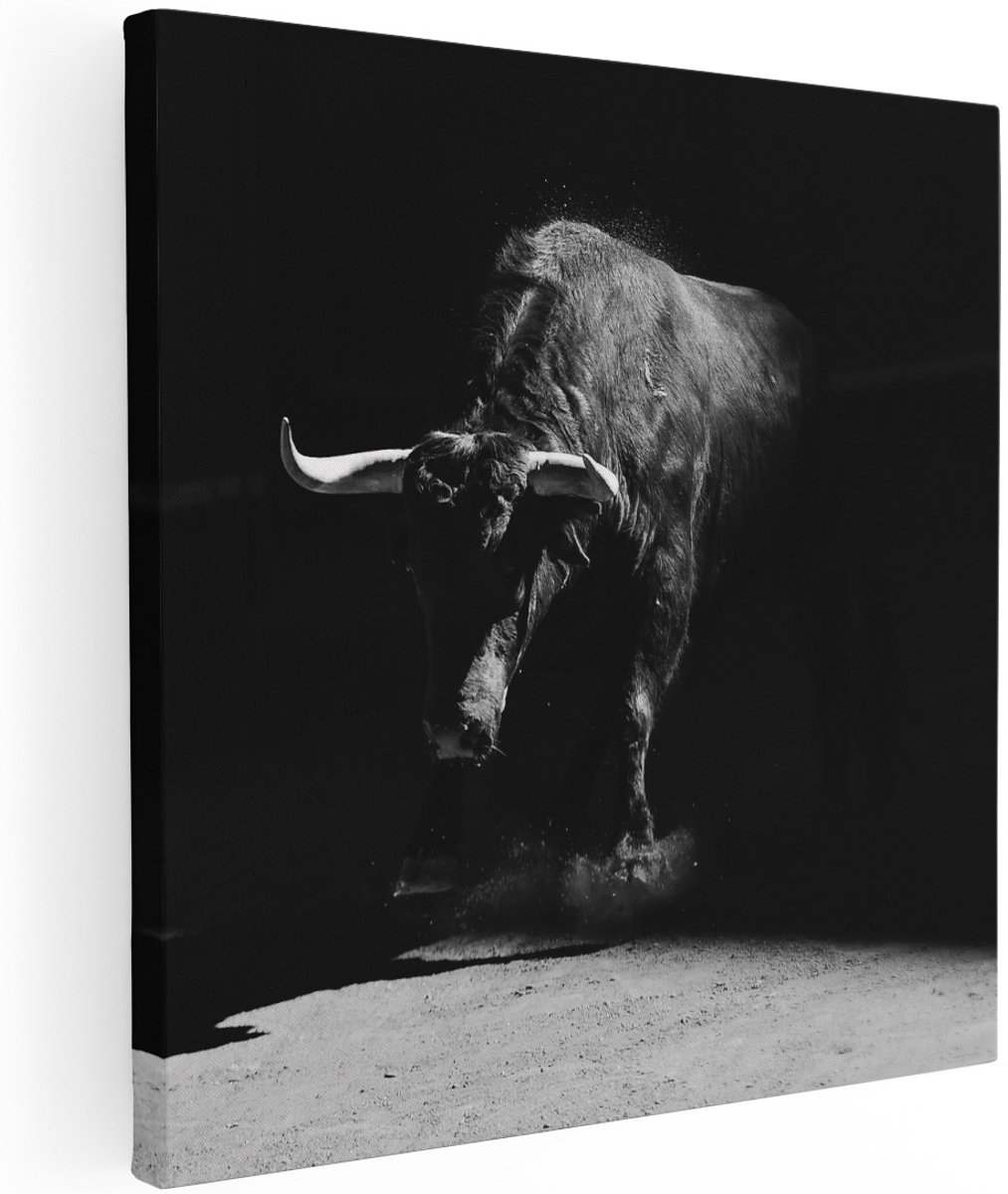 Artaza Canvas Schilderij Stier In De Arena - Zwart Wit - 100x100 cm - Groot - Wanddecoratie Woonkamer - Schilderijen - Muurdecoratie