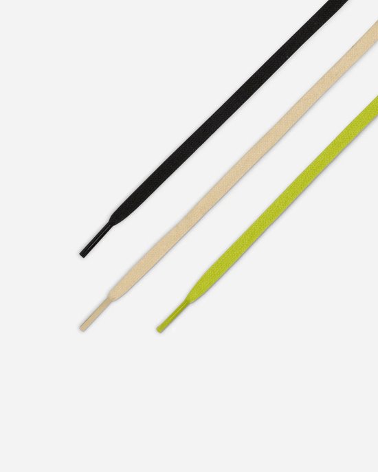 Drie paar schoenveters: zwart, crèmekleurig en limegroen.