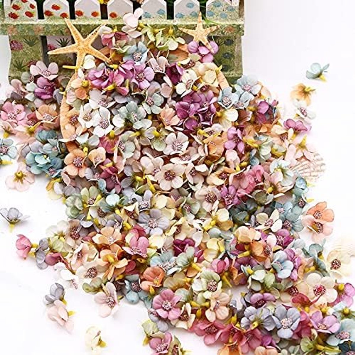nepbloemen 50/100 stks Multicolor Daisy Flower Head Mini Silk Kunstbloem for Bruiloft Engagement Party Home Decor Diy Guirland-hoofdtooi kunstbloem (Color : White, Grootte : 50pcs)
