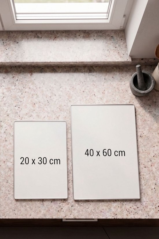 Twee glazen snijplanken, één met tekst '20 x 30 cm' en de andere met '40 x 60 cm'.