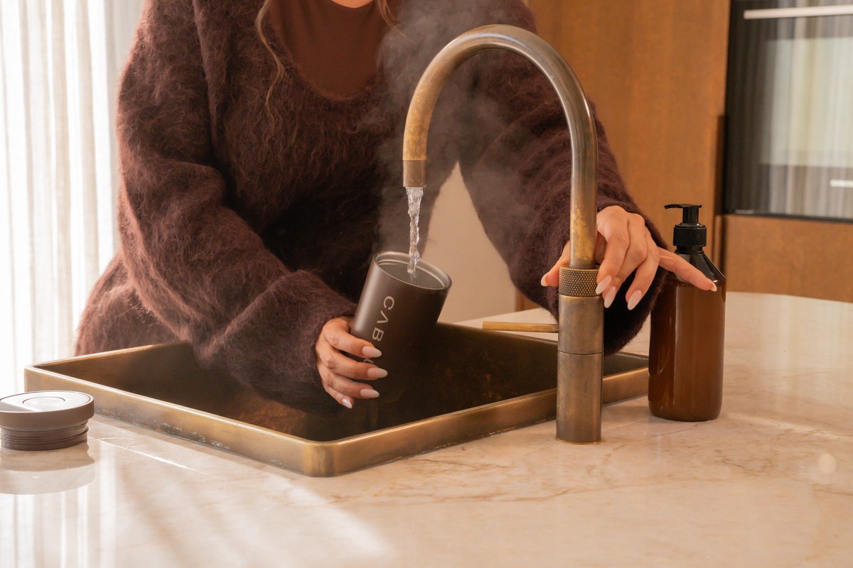 Cabau - Bloom Cup – RVS Thermosbeker met Tuit – 360 ml – Chocolate Brown – Houdt Drank 8 Uur Warm & 12 Uur Koud – Lekvrij & Dubbelwandig – Travel Mug – Koffie to Go Thermosbeker — cadeau in Koken & Dineren - foto 3