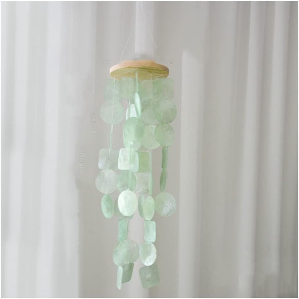 Windspel van parelmoer, elegante decoratie om op te hangen voor buiten, terras, tuin, balkon, lichtgroen