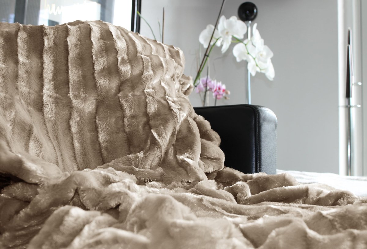 Omgoods - Cuddly Blanket Faux Fur Double-Sided 150 x 200 cm - Luxe Dekentje voor Bank en Bed