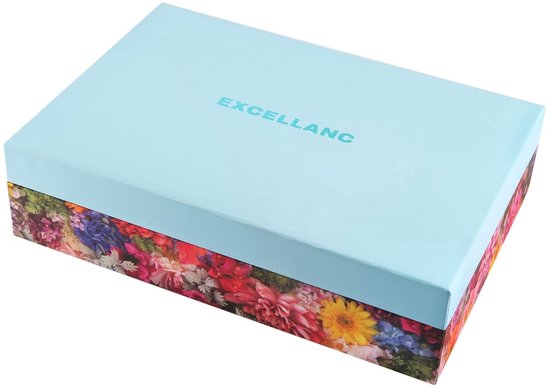 Lichtblauwe geschenkdoos met bloemenprint op de onderkant en de tekst EXCELLANC.