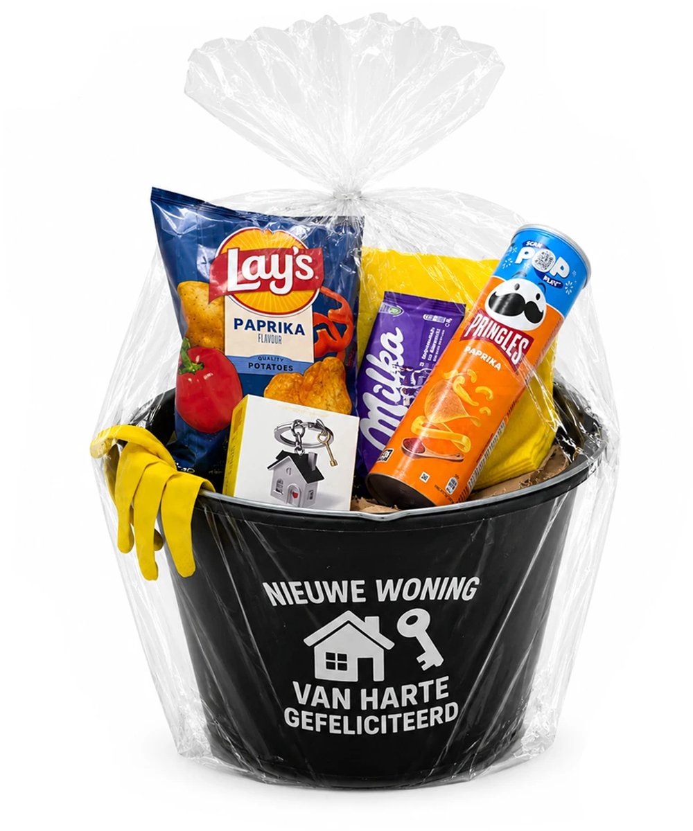 Emmer - Nieuwe woning in geschenkverpakking - Gevulde cadeau emmer - met tekst - Verpakt in cellofaan - 12 liter - zwart - Verjaardag man & Vrouw - Jubilieum cadeau - Geslaagd cadeau